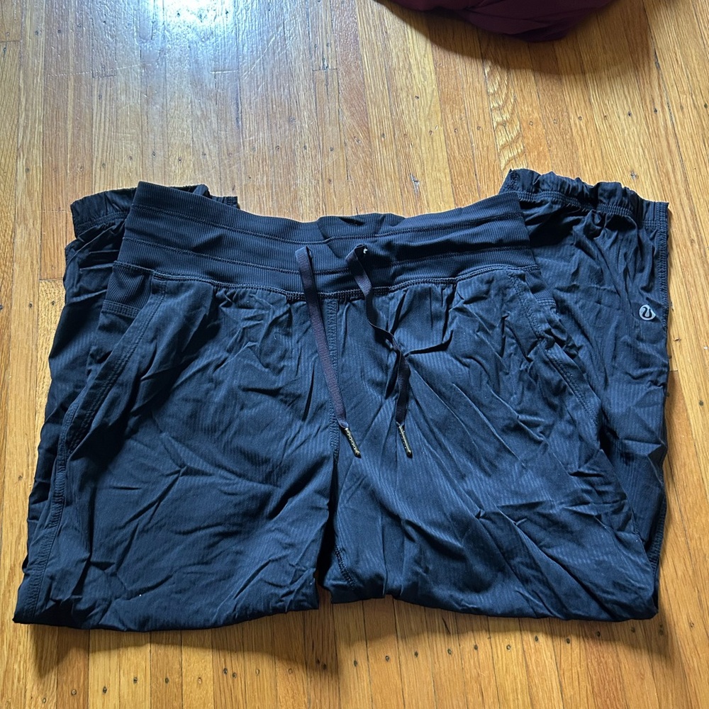 Black lululemon Jogger capris